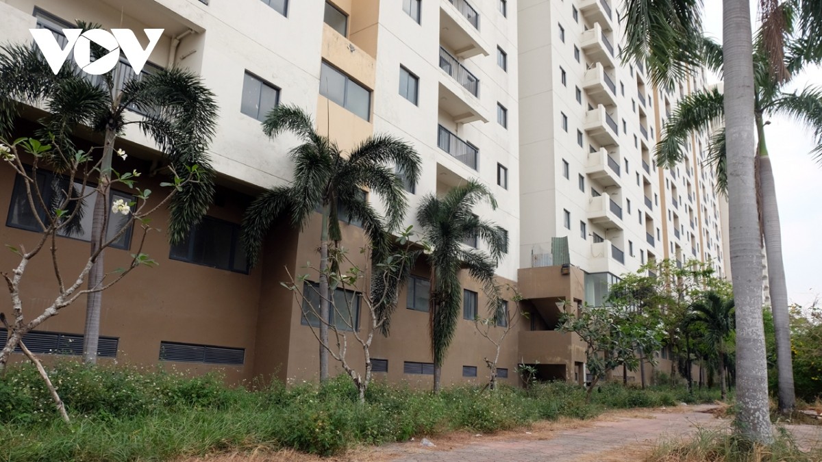 cảnh đìu hiu, nhếch nhác tại khu căn hộ thủ thiêm chuẩn bị đấu giá lần 4 hình ảnh 4 canh diu hiu, nhech nhac tai khu can ho thu thiem chuan bi dau gia lan 4 hinh anh 4