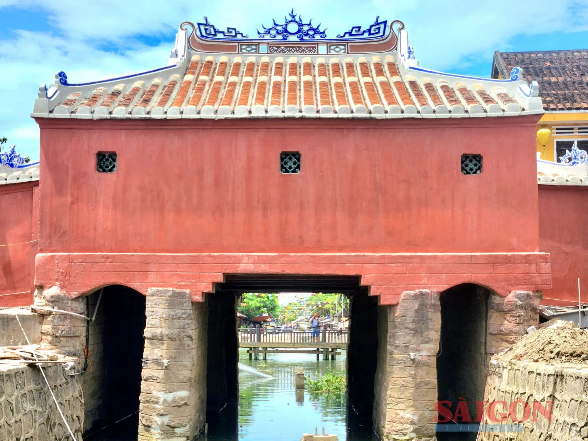 Phần sàn, đế móng đã được gia cố. Ảnh: NGUYỄN CƯỜNG chua-cau.jpg