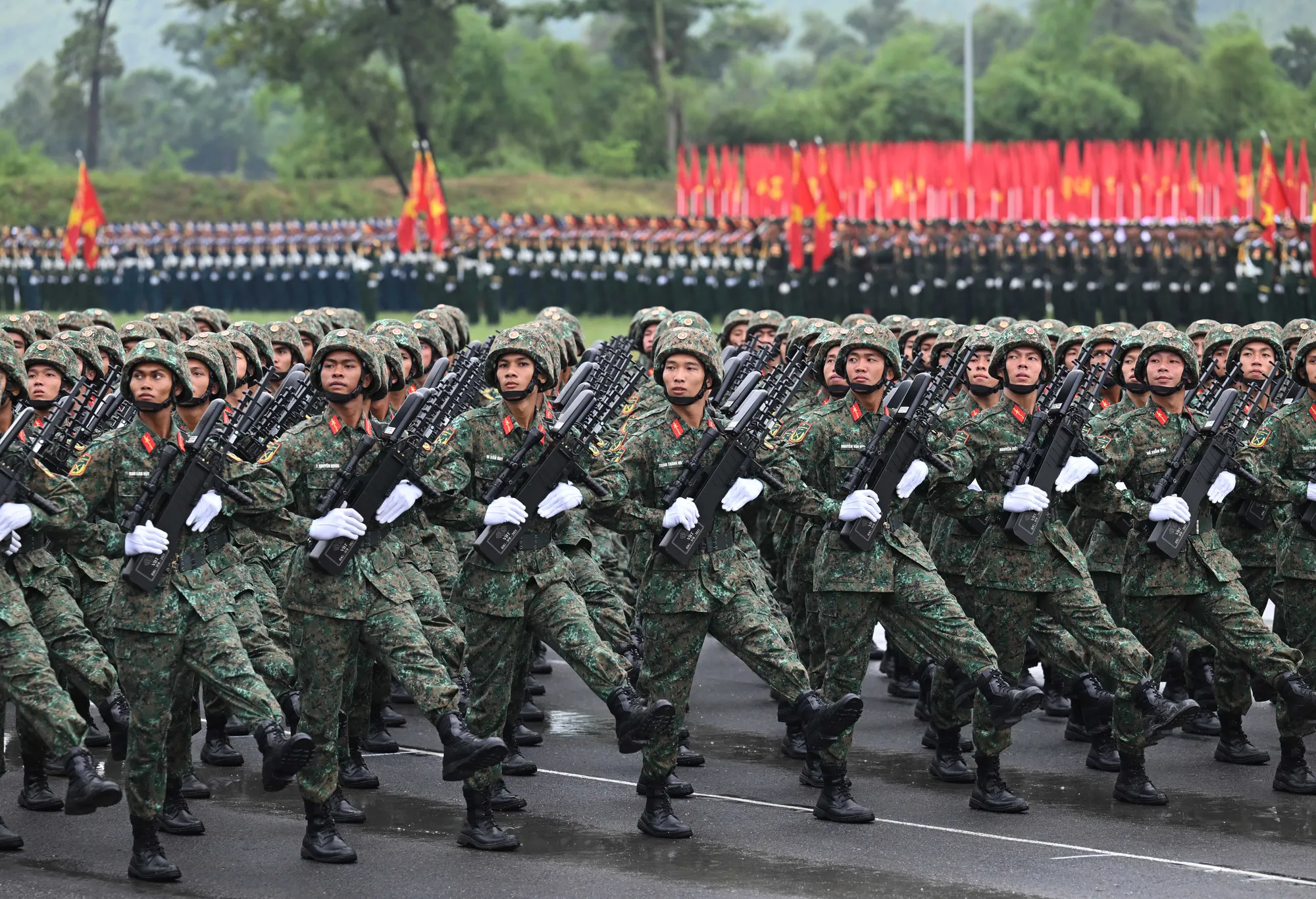 Đội hình khối chiến sĩ đặc công tham gia hợp luyện. Ảnh: ĐỖ TRUNG Tong Hop luyen 4 DBHD 12.JPG
