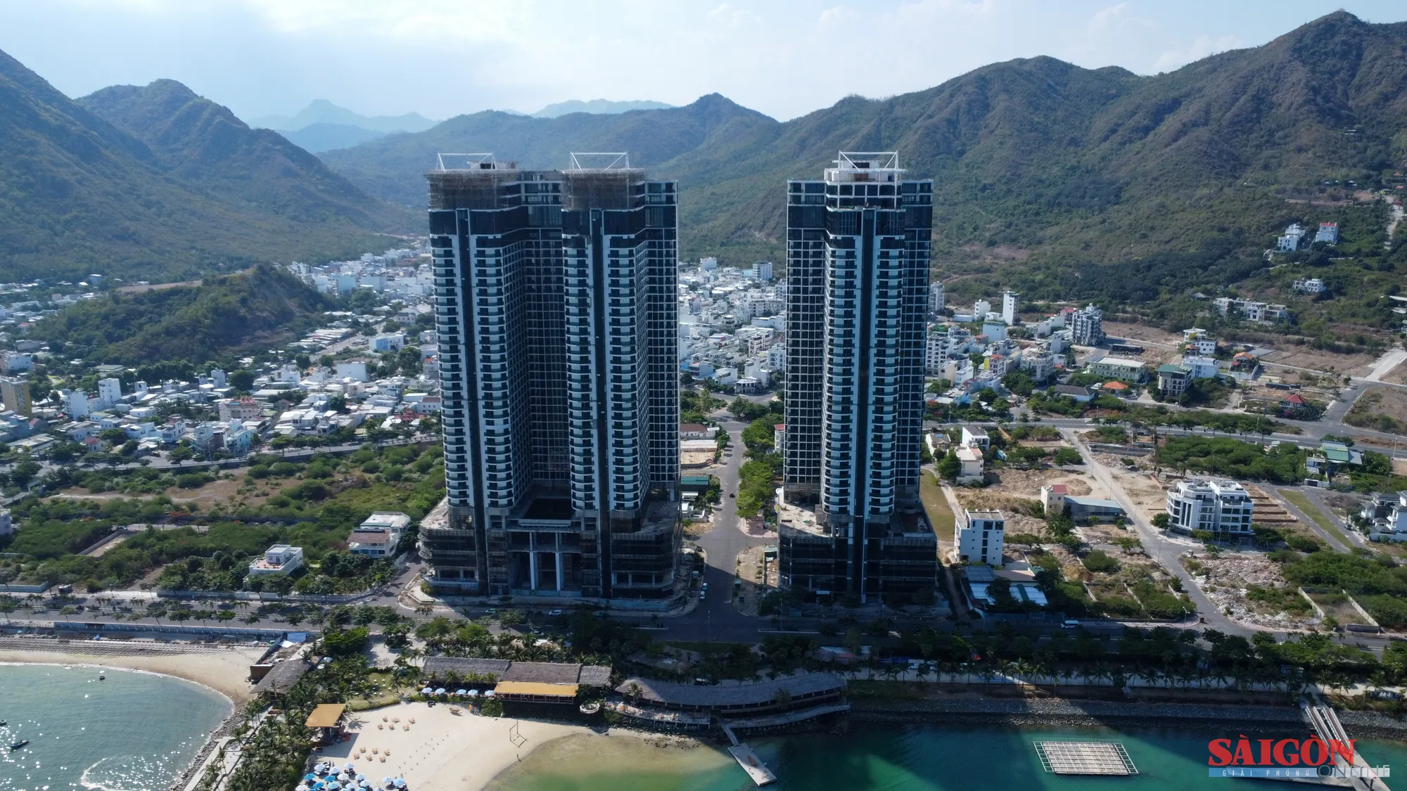 Dự án Trung tâm Bến du thuyền Hoàng Gia nằm trên “khu đất vàng” bên vịnh Nha Trang. Ảnh: HIẾU GIANG anh11.jpg