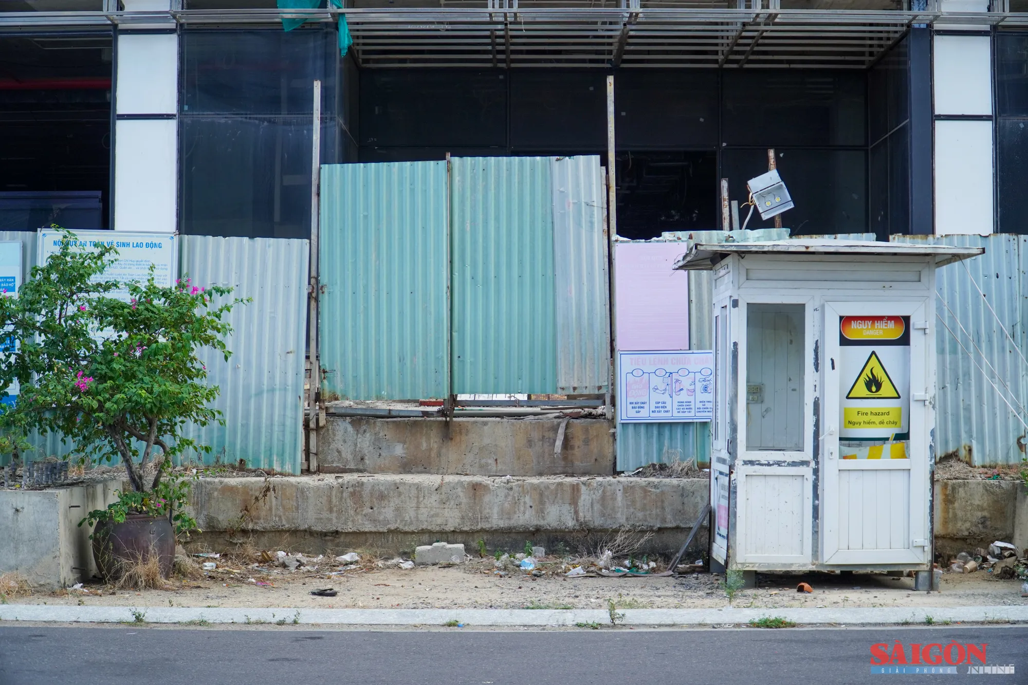 Nhiều năm qua, tại dự án này hầu như không có hoạt động thi công. Ảnh: HIẾU GIANG anh2.jpg