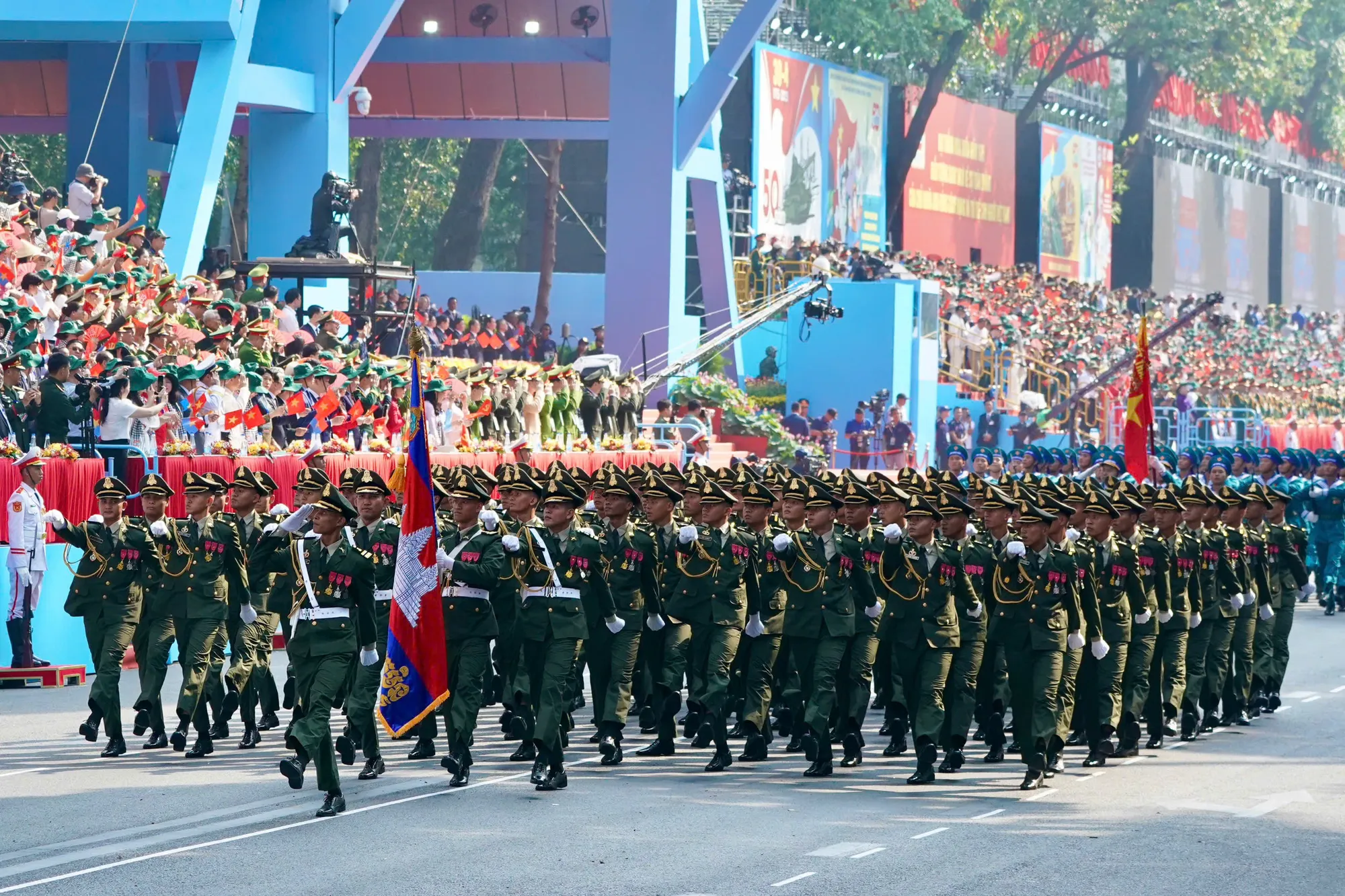 Quân đội Hoàng gia Campuchia tham gia diễu binh, diễu hành Lễ kỷ niệm 50 năm Ngày Giải phóng miền Nam, thống nhất đất nước, sáng 30-4-2025 Cam2.jpg