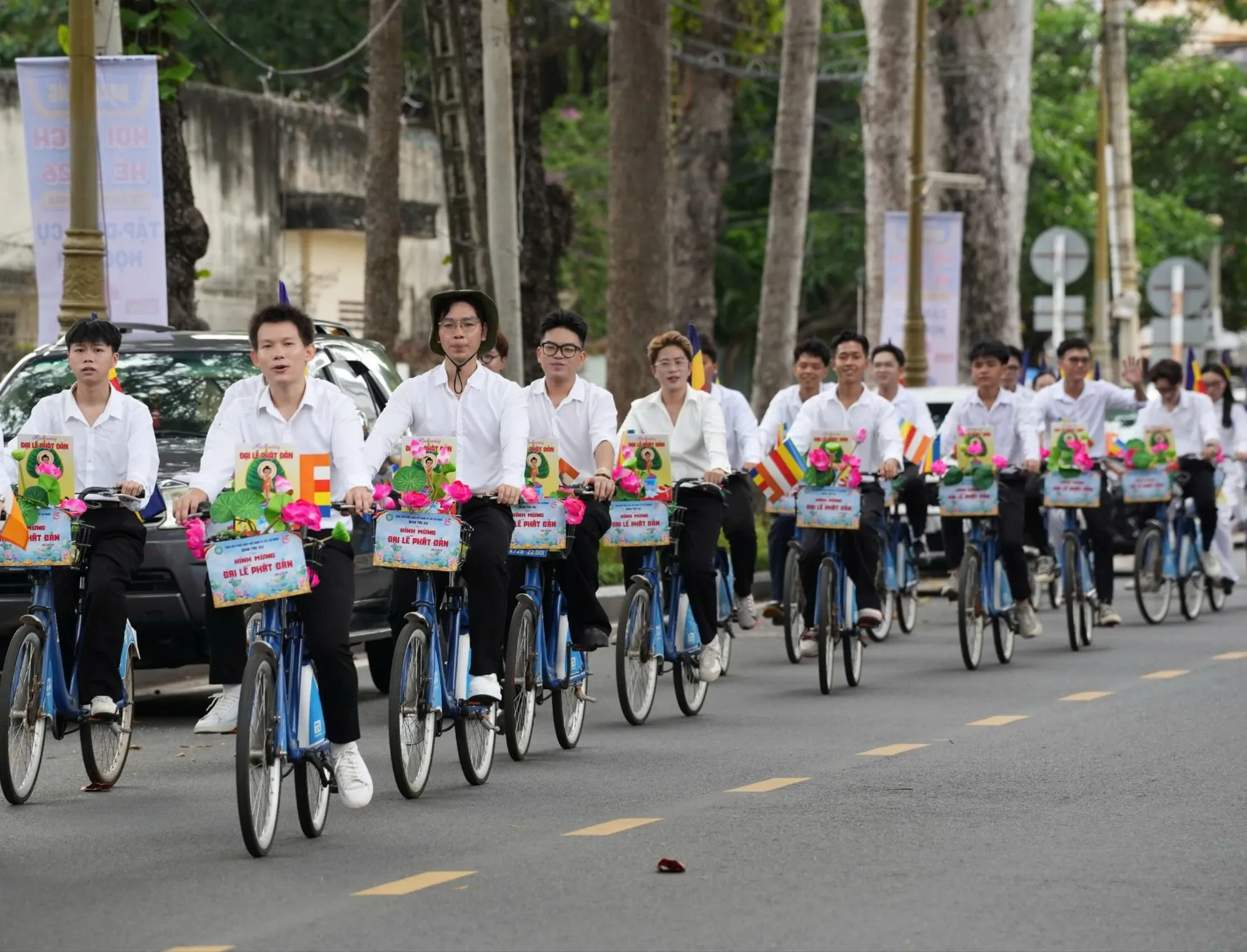 Diễu hành xe hoa mừng Phật đản ở Vũng Tàu - 2.jpg