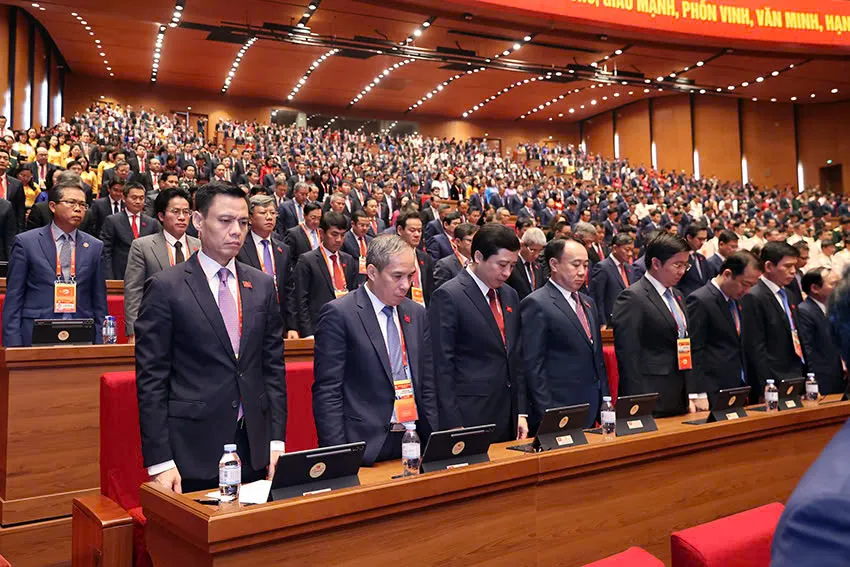 Toàn thể đại hội dành một phút mặc niệm tưởng nhớ đến đồng chí cố Tổng Bí thư Nguyễn Phú Trọng và các đồng chí Ủy viên Ban Chấp hành Trung ương Đảng khóa XIII đã từ trần trong nhiệm kỳ Đại hội XIII. Ảnh: VIẾT CHUNG 4.jpg