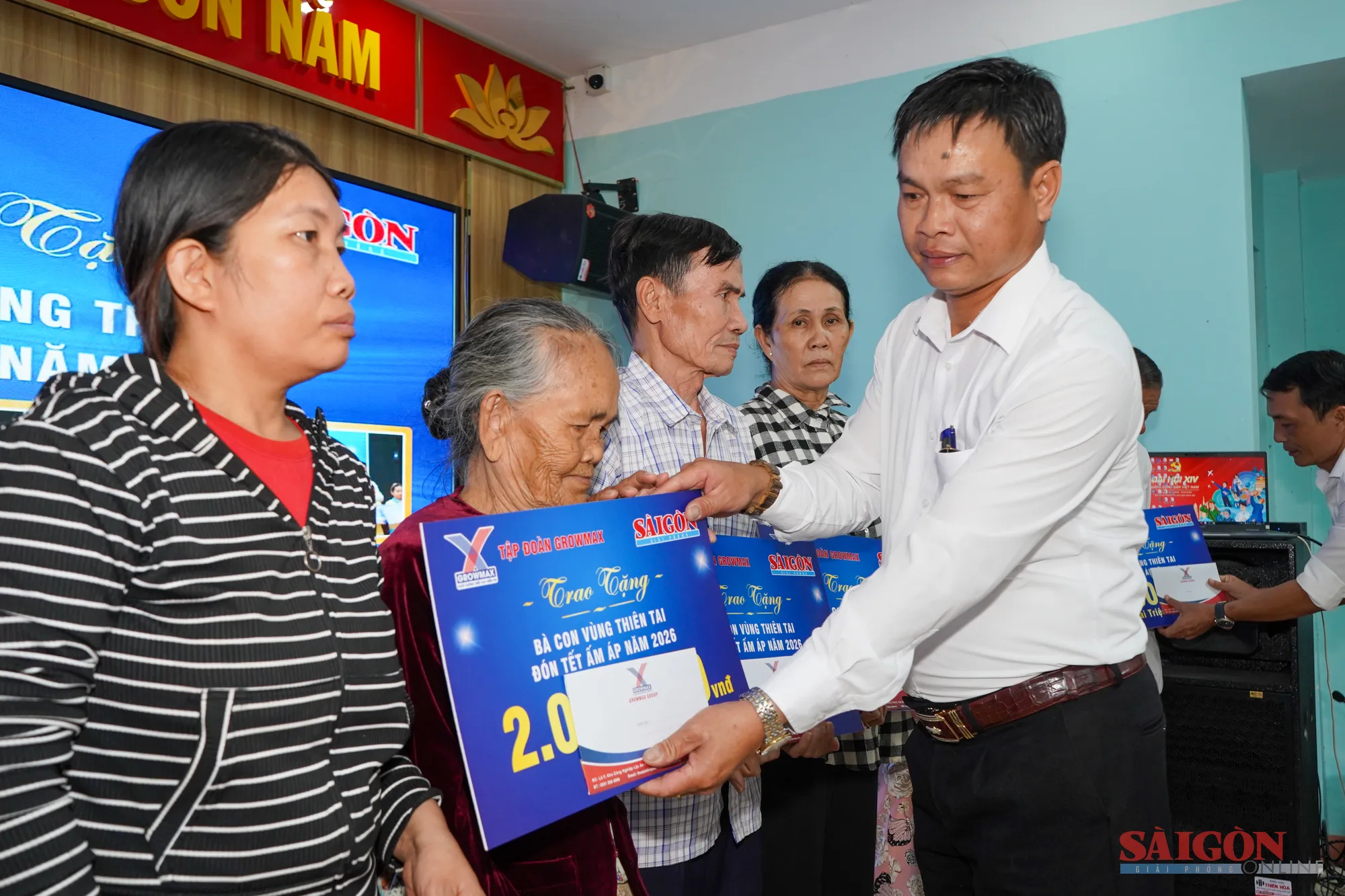 van ninh3.jpg
