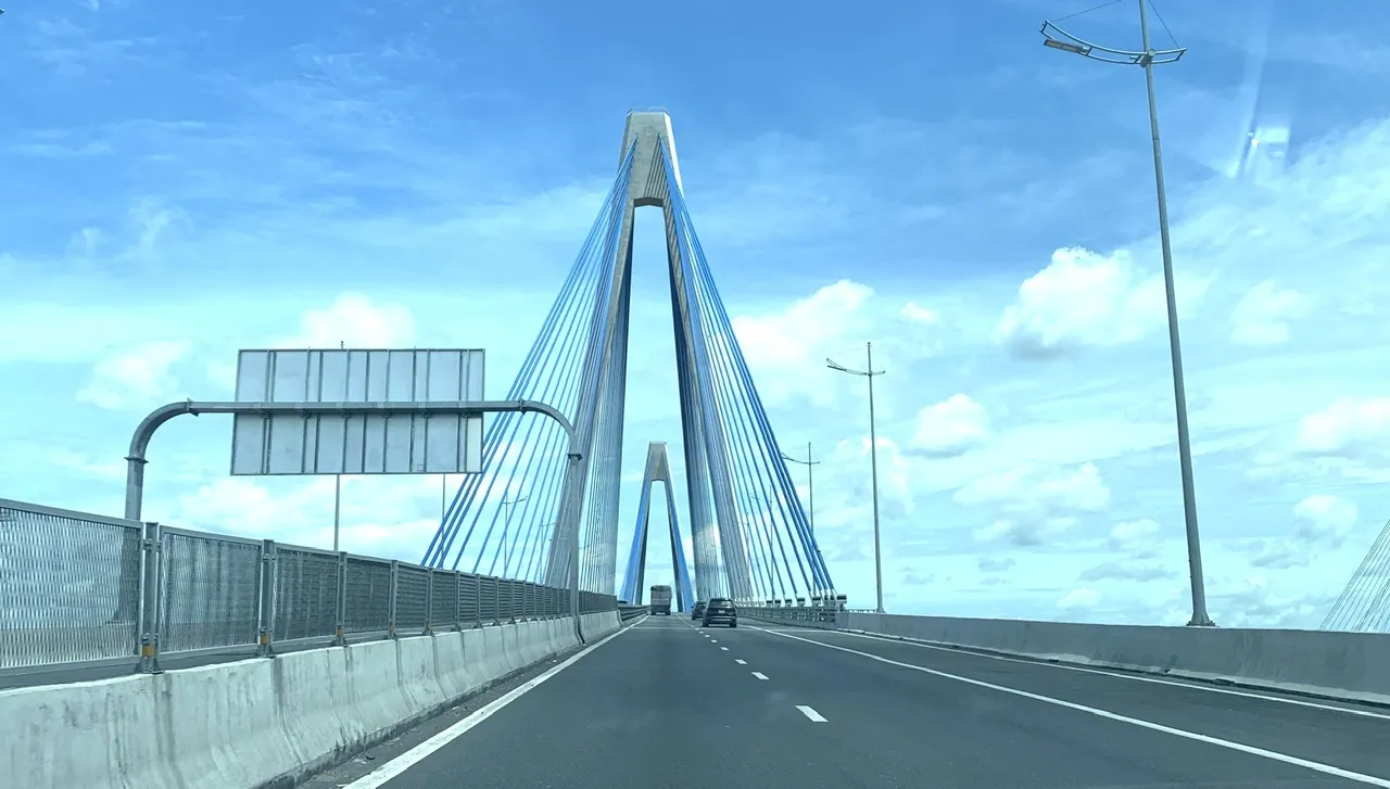 Cầu Mỹ Thuận 2 thông xe, nối liền tuyến cao tốc từ TPHCM đi TP Cần Thơ, góp phần thúc đẩy phát triển kinh tế - xã hội vùng ĐBSCL.jpg