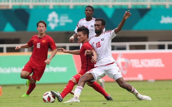 Vòng loại World Cup 2022: UAE và thế "tọa sơn quan hổ đấu" ảnh 1