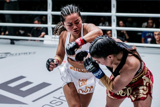 ONE Championship TPHCM 2019: Nguyễn Trần Duy Nhất hạ knock-out đối thủ người Malaysia ảnh 1