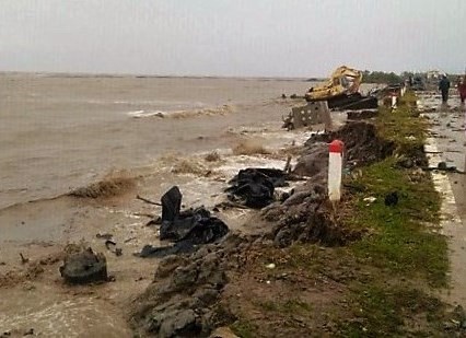 Cà Mau triều cường dâng cao bất thường đe dọa đê biển Tây ảnh 1