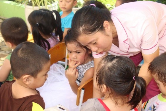 Bộ GD-ĐT: Không nhập khẩu chương trình, SGK nước ngoài vì quá đắt ảnh 1