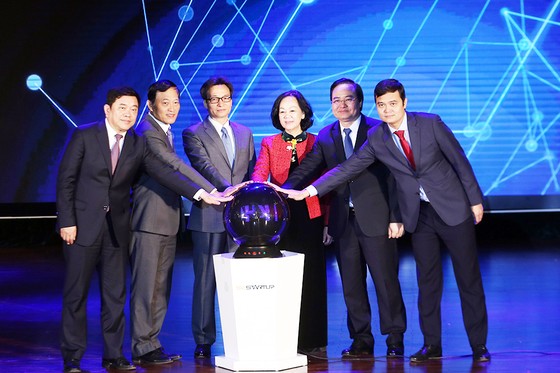 Không thể đợi nước khác đến làm giàu cho Việt Nam nhất định chúng ta phải tự làm giàu lên ảnh 1