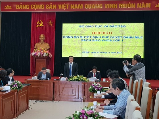 Bộ GD-ĐT chính thức công bố 32 cuốn SGK lớp 1 của 8 môn học ảnh 2