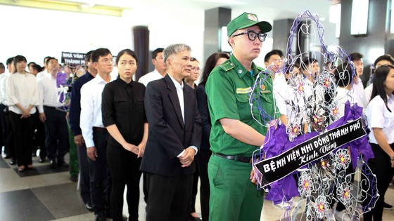 Ngày thứ hai cử hành lễ viếng nguyên Thủ tướng Phan Văn Khải ảnh 12