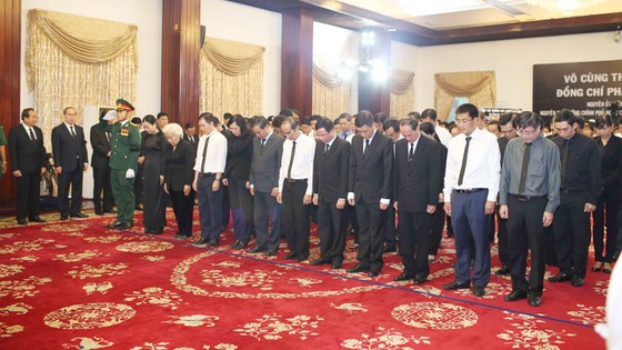 Ngày thứ hai cử hành lễ viếng nguyên Thủ tướng Phan Văn Khải ảnh 13