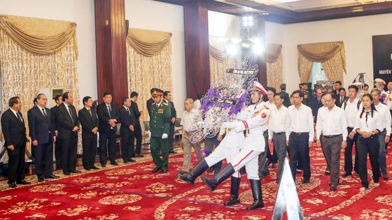 Ngày thứ hai cử hành lễ viếng nguyên Thủ tướng Phan Văn Khải ảnh 15