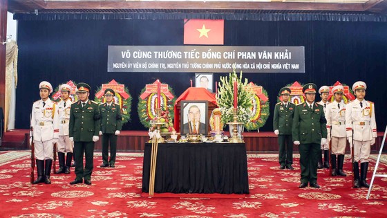 Ngày thứ hai cử hành lễ viếng nguyên Thủ tướng Phan Văn Khải ảnh 7