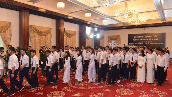 Ngày thứ hai cử hành lễ viếng nguyên Thủ tướng Phan Văn Khải ảnh 23