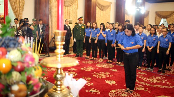 Ngày thứ hai cử hành lễ viếng nguyên Thủ tướng Phan Văn Khải ảnh 18
