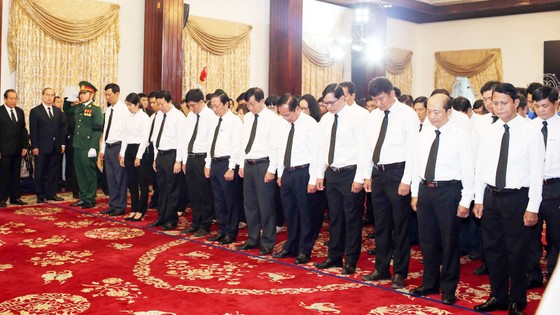 Ngày thứ hai cử hành lễ viếng nguyên Thủ tướng Phan Văn Khải ảnh 21