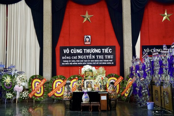 Bí thư Thành ủy TPHCM Nguyễn Thiện Nhân viếng Phó Chủ tịch UBND TPHCM Nguyễn Thị Thu ảnh 1