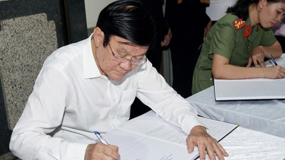 Bí thư Thành ủy TPHCM Nguyễn Thiện Nhân viếng Phó Chủ tịch UBND TPHCM Nguyễn Thị Thu ảnh 7