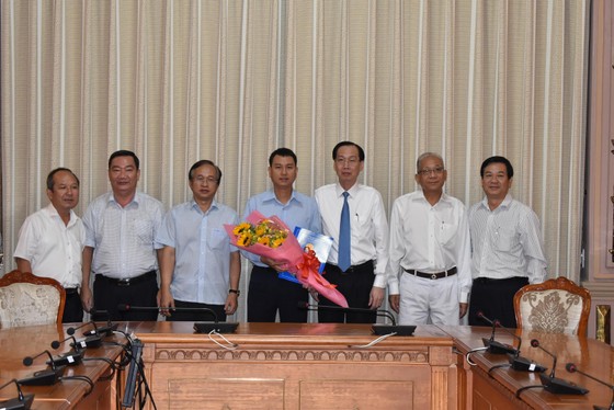 Ông Nguyễn Bạch Hoàng Phụng làm Phó Chủ tịch UBND quận 2 ảnh 1