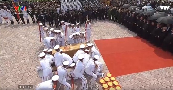 Quê nhà đón linh cữu nguyên Tổng Bí thư Đỗ Mười về nơi an nghỉ cuối cùng ảnh 13