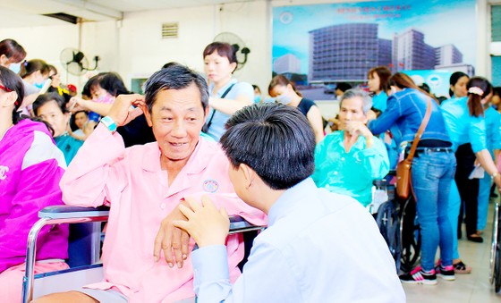 Nối những tấm lòng nhân ái và bệnh nhân nghèo ảnh 1