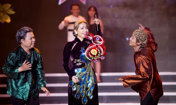 Võ Tấn Phát đăng quang Quán quân bảng Triển vọng Cười xuyên Việt 2017 ảnh 3