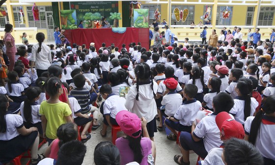 Mang “Trung thu mơ ước” đến với trẻ em Bến Tre ảnh 1