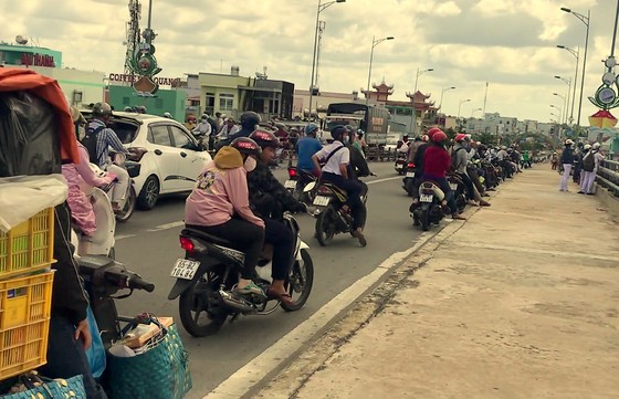 4 căn nhà bị thiêu rụi bên bờ Chợ nổi Cái Răng ảnh 4