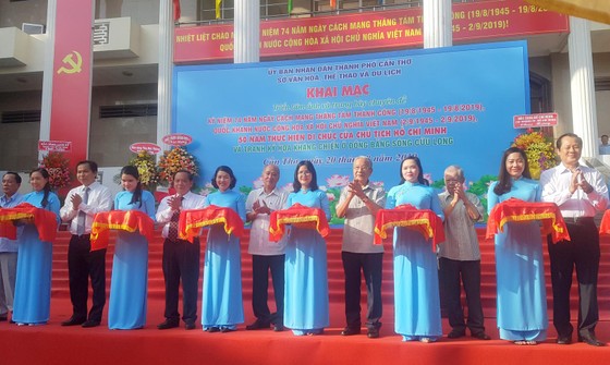 Triển lãm ảnh '50 năm thực hiện Di chúc của Chủ tịch Hồ Chí Minh' ảnh 1