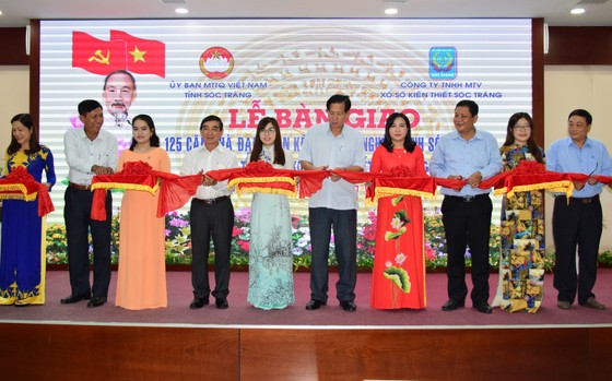 Sóc Trăng trao 125 căn nhà đại đoàn kết cho hộ nghèo ảnh 1