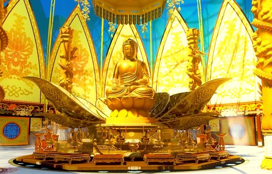 Tượng Dược sư và Liên Hoa Bảo tháp của Tân Huê Viên là công trình tôn giáo ảnh 1
