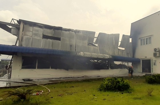 Sau vụ cháy 10.000 m2 nhà xưởng: Sẽ đảm bảo lương, thưởng cho công nhân May Nhà Bè Sóc Trăng ảnh 2