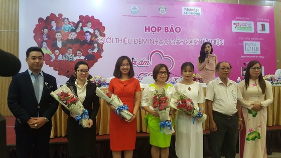 Chương trình ca nhạc gây quỹ mổ mắt cho trẻ em nghèo, bất hạnh ảnh 3