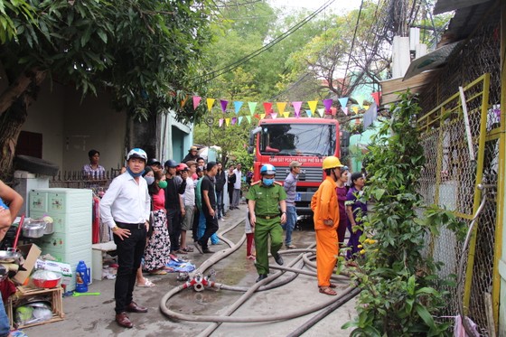 Cháy dãy nhà trọ, nhiều tài sản bị thiêu rụi ảnh 4