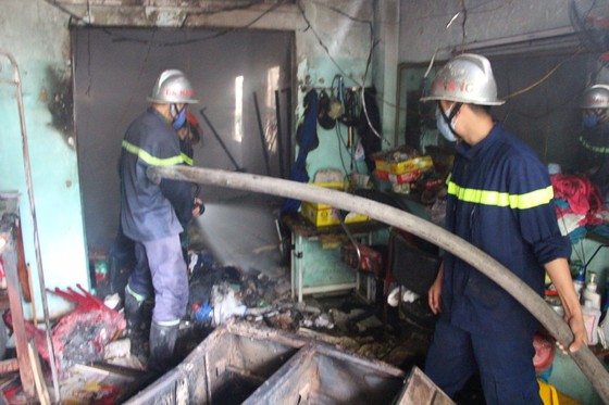 Cháy dãy nhà trọ, nhiều tài sản bị thiêu rụi ảnh 1