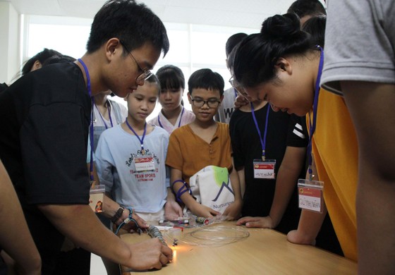 Lan tỏa niềm đam mê khoa học cho học sinh ảnh 3