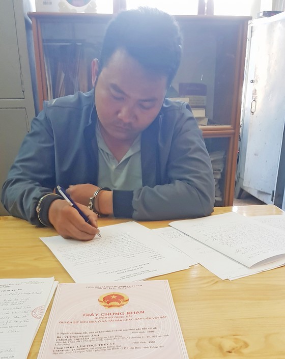 Thuê nhà rồi trộm sổ đỏ rao bán hơn 2 tỷ đồng ảnh 1