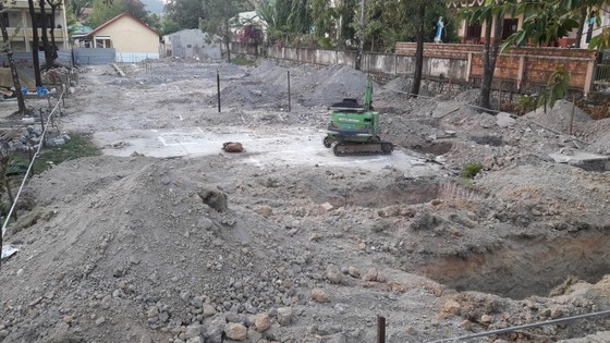 Dừng thi công trường học vì phát hiện đạn pháo ảnh 1