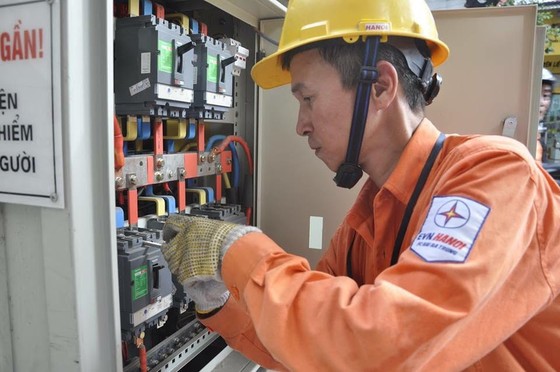 Giá điện, xăng tăng liên tục nhưng 'CPI vẫn thấp nhất 3 năm qua' ảnh 1