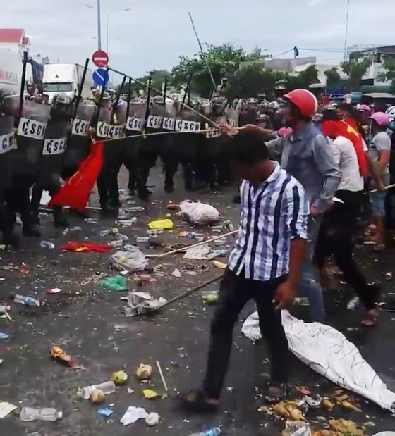 Hơn 100 người được mời làm việc liên quan đến việc gây rối, đập phá trụ sở công quyền ở Bình Thuận ảnh 2