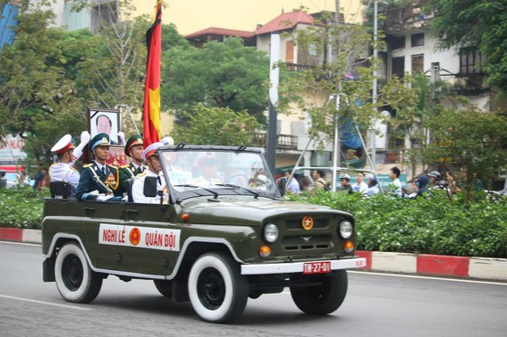 Xúc động tiễn đưa Chủ tịch nước Trần Đại Quang về nơi an nghỉ cuối cùng ảnh 34