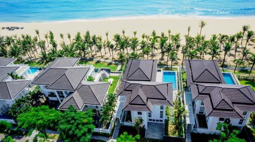 Chiêm ngưỡng sàn diễn thời trang đẹp như cổ tích ảnh 4