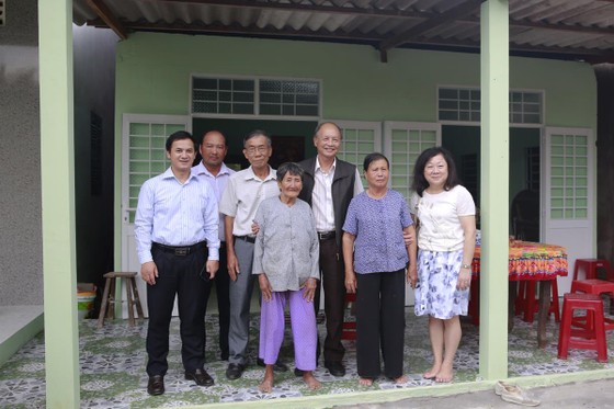 Quỹ Lawrence S. Ting trao 12 nhà tình thương ảnh 2