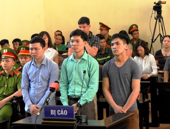 Bác sĩ Hoàng Công Lương nghẹn ngào khi nói không cứu được tất cả bệnh nhân ảnh 1