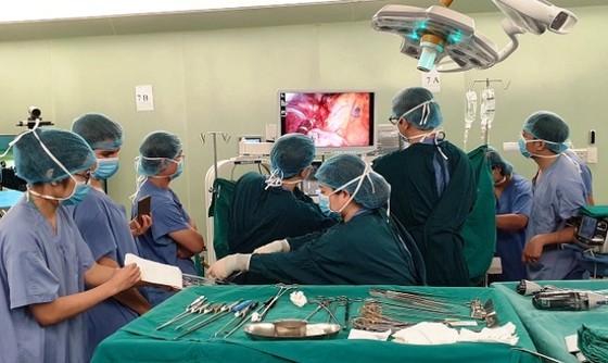 Bệnh nhân ung thư phổi xuất viện sau 4 ngày nhờ kỹ thuật mới ảnh 1