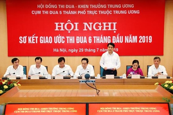 TPHCM dẫn đầu thu ngân sách, Hà Nội hút vốn nước ngoài nhiều nhất ảnh 1