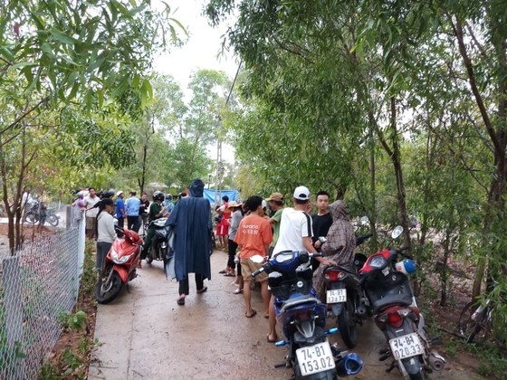 Bàng hoàng phát hiện đôi nam nữ chết cạnh nhau với nhiều vết đâm ảnh 2